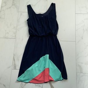 Very flattering dress 👗